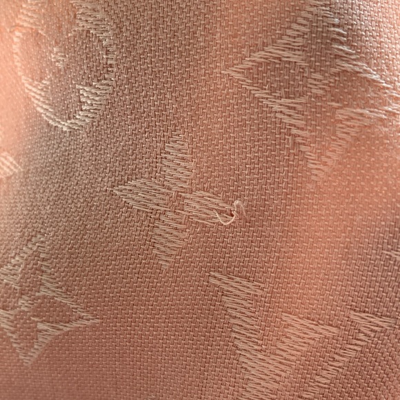Louis Vuitton Monogram Shine Shawl - Picture 10 of 14